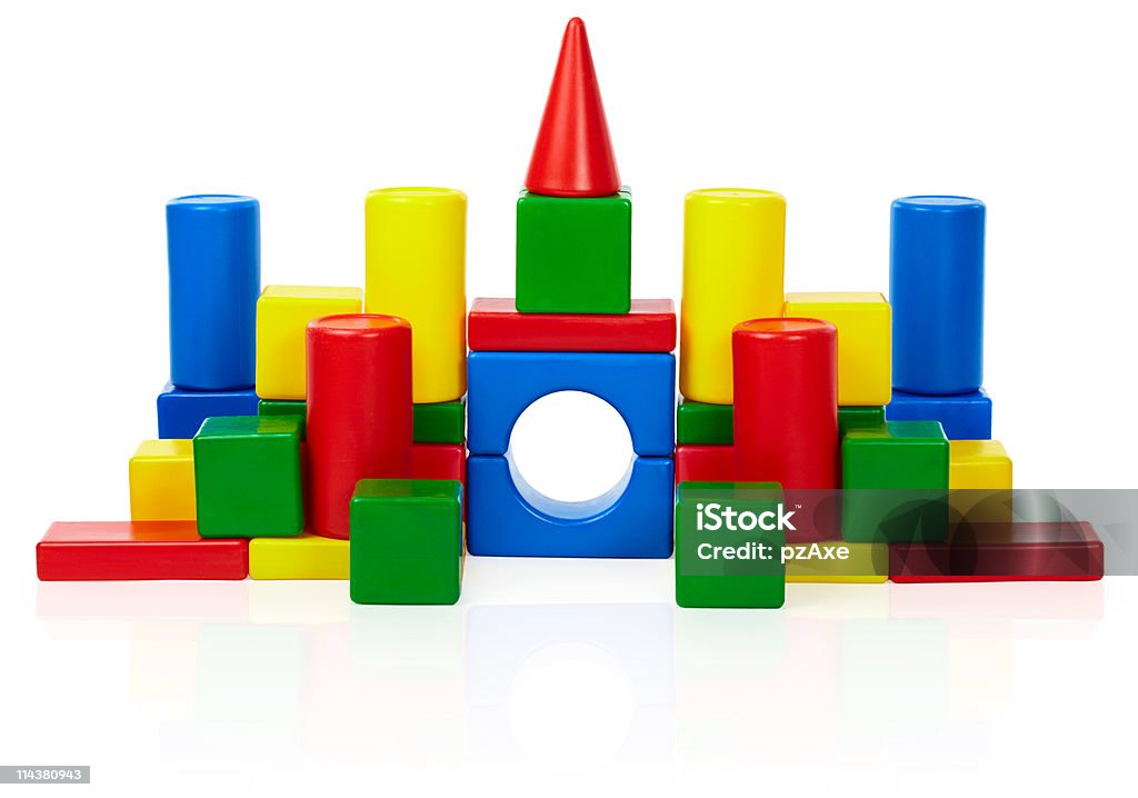 Castello di giocattoli isolato su sfondo bianco - Foto stock royalty-free di A forma di blocco
