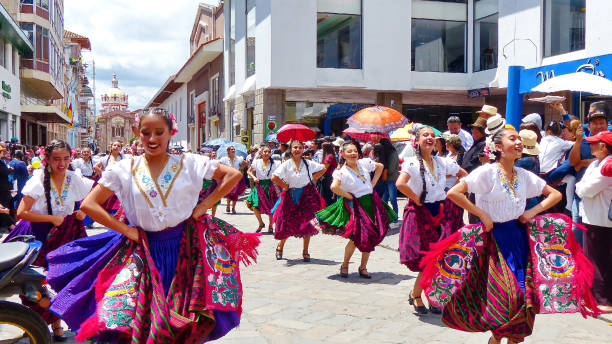 volkstänzer der provinz azuay, ecuador - ecuadorian culture stock-fotos und bilder