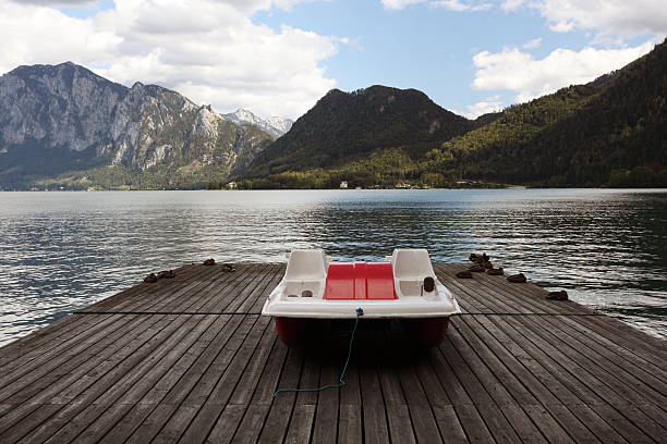 австрия одной лодке на attersee summer - pedal boat стоковые фото и изображения