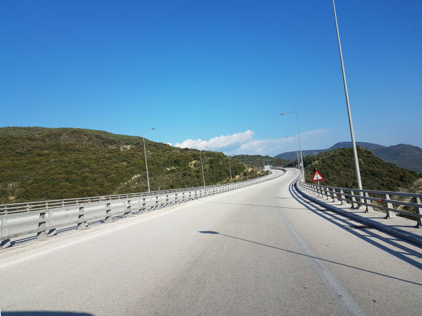 raod tunnel in egnatia street in modern highway between ioaannina perfecture and igoumenitsa greece - two lane highway fotos imagens e fotografias de stock