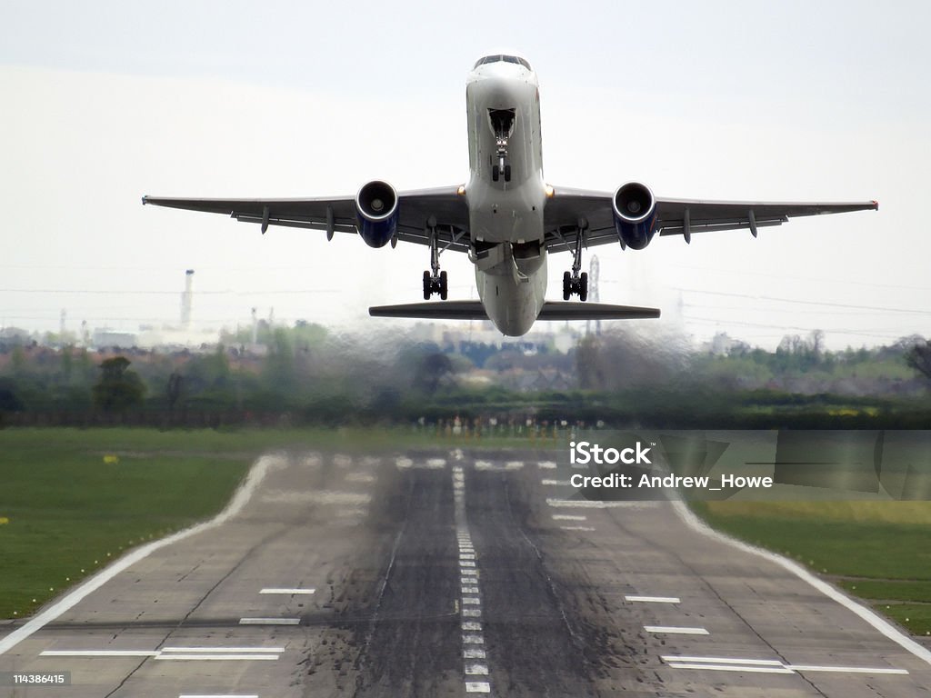 Passageiro Jet Tire - Foto de stock de Avião royalty-free