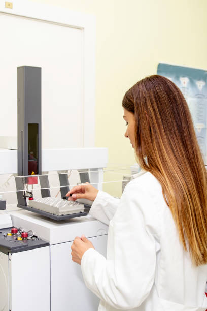 istock Woman in laboratory prepare for analyse at chromatography 1143867249