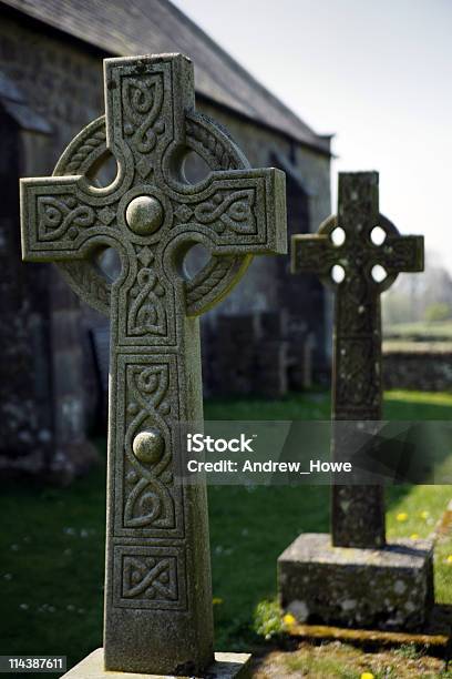 Cruz Celta Gravestone - Fotografias de stock e mais imagens de Cemitério - Cemitério, Cruz Celta, Cruz religiosa