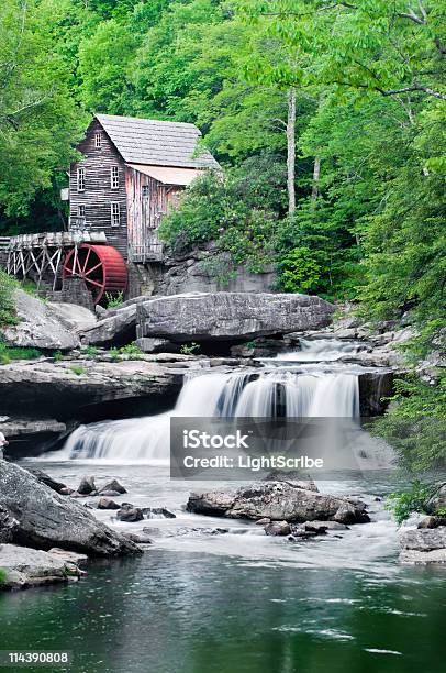 Riacho De Clareira No Mato Grist Mill - Fotografias de stock e mais imagens de Moinho de Glade Creek Grist - Moinho de Glade Creek Grist, Appalachia, Beleza