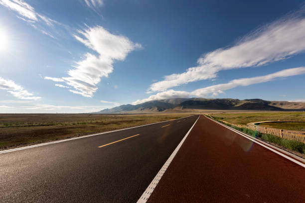 istock Perspective effect, highway in the sky and skyline background 1143910699