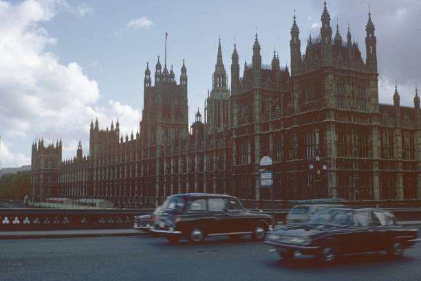 palazzo di westminster a londra, regno unito - street london england city of westminster uk foto e immagini stock