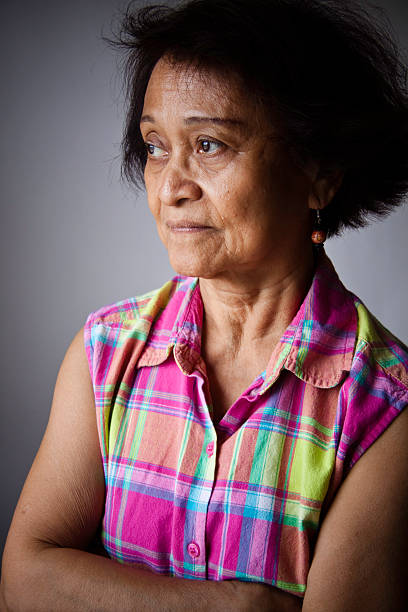 филиппинского старший - distraught 70s asian ethnicity women стоковые фото и изображения