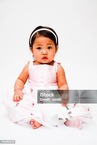 Asiática Niña Bebé Foto de stock y más banco de imágenes de 12-23 meses - 12-23 meses, Bebé, Bolso