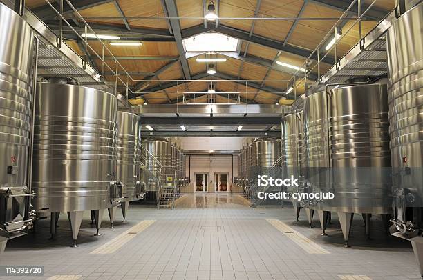 Modernes Weingut Stockfoto und mehr Bilder von Vorratstank - Vorratstank, Wein, Fabrik