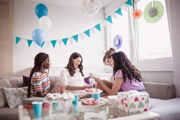 baby shower party - gift mother women baby shower fotografías e imágenes de stock