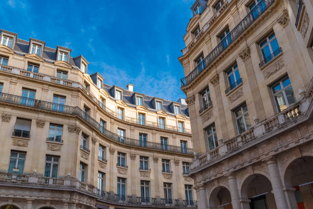 パリ、古代の建物 - building exterior built structure street paris france ストックフォトと画像