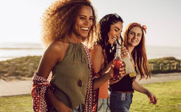 istock Girls day out 1143949234