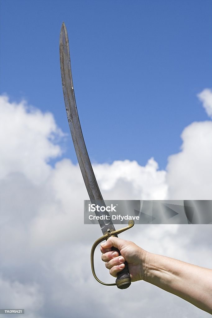 Frais&nbsp;! Antique Sabre lieu contre ciel - Photo de Épée libre de droits