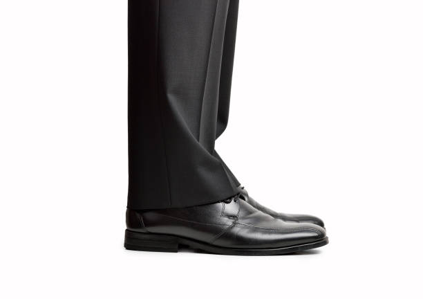 scarpe di un uomo d'affari - close up businessman corporate business side view foto e immagini stock