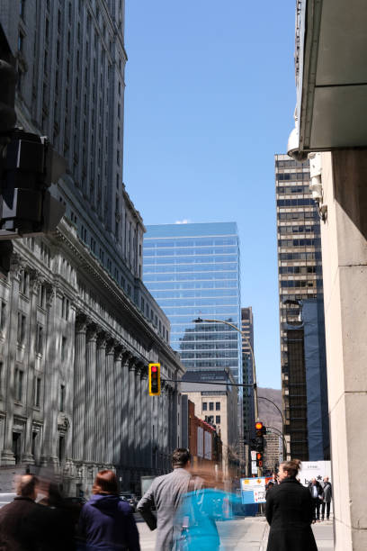 día laborable - canada urban scene stoplight clear sky fotografías e imágenes de stock