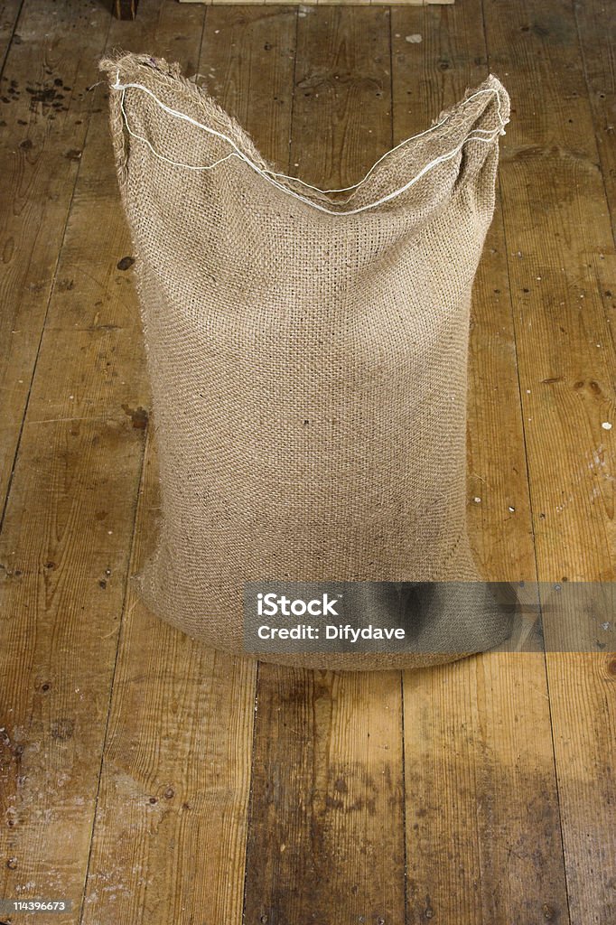 Hessian saco no chão de madeira Velha - Royalty-free Agricultura Foto de stock
