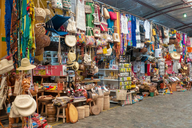 mercado artesanal en aracaju - bazaar fotografías e imágenes de stock