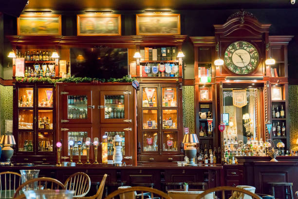 draught beer taps in a traditional pub - nobody restaurant empty pub imagens e fotografias de stock