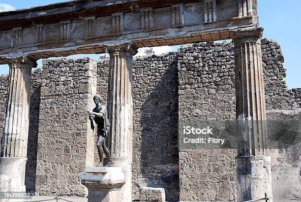 Römischer Gott In Pompeji Stockfoto und mehr Bilder von Apollontempel - Apollontempel, Architektonische Säule, Eruption