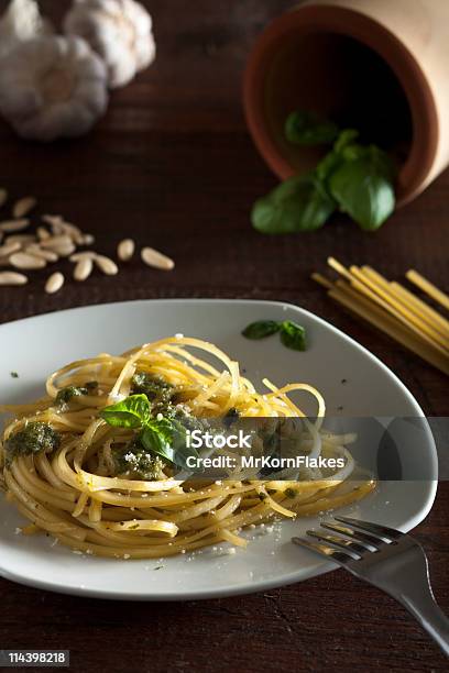 Linguine Al Pesto - Fotografias de stock e mais imagens de Alho - Alho, Alimentação Saudável, Alimento Básico