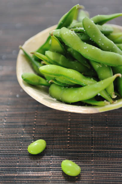 枝豆 - soybean bean edamame pod ストックフォトと画像