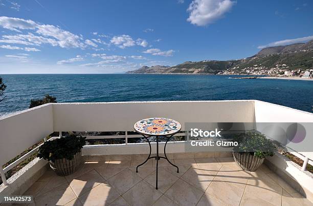 Foto de Hotel Com Vista Da Sacada e mais fotos de stock de Apartamento - Apartamento, Azul, Céu - Fenômeno natural