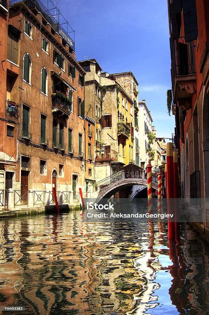 Colorato canale di Venezia, Italia - Foto stock royalty-free di Acqua