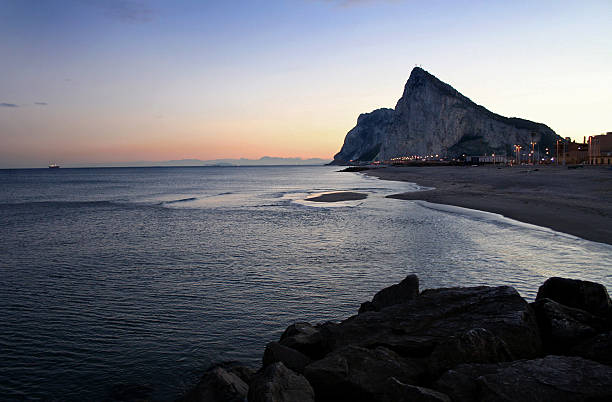 silhueta de gibraltar - rock of gibraltar - fotografias e filmes do acervo