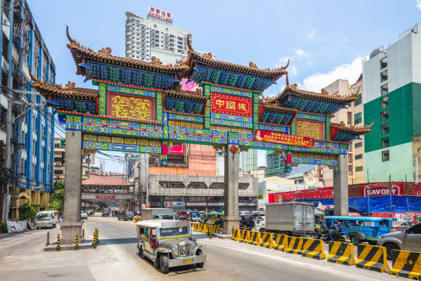the largest chinatown arch of the world in manila, which was inaugurated on June 23, 2015. The Chinese characters on the arch are rendered in Pinyin as “zhong guo zheng“, meaning literally “China Town.”