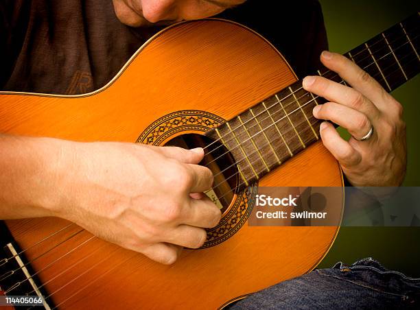 Foto de Jogador De Guitarra Clássica e mais fotos de stock de Artista - Artista, Ateliê, Barulho