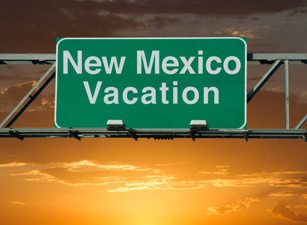 vacances au nouveau-mexique - new mexico sign santa fe new mexico road trip photos et images de collection