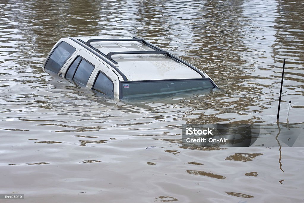Seguro contra enchentes Car - Foto de stock de Carro royalty-free