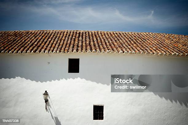 Hiszpański Dachówka Shadow - zdjęcia stockowe i więcej obrazów Abstrakcja - Abstrakcja, Andaluzja, Architektura