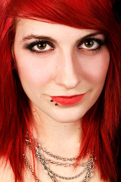 porträt der rote haare mädchen - pierced punk goth teenager stock-fotos und bilder