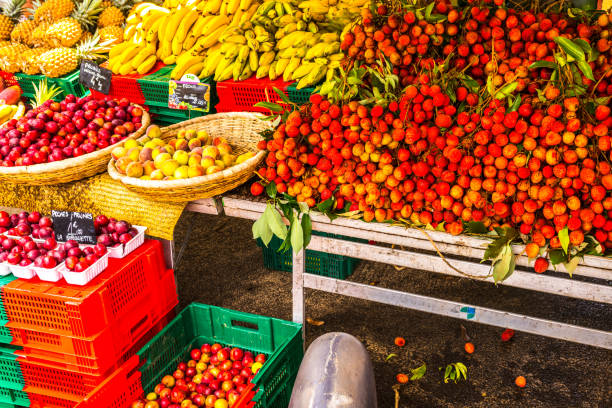 サンピエール・レユニオン島の遊園地での果物や野菜の販売 - レユニオン島 ストックフォトと画像