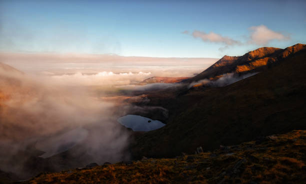 catena montuosa di carrauntoohil - macgillicuddys reeks foto e immagini stock