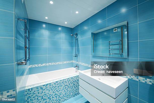 Badezimmer Innen Stockfoto und mehr Bilder von Architektur - Architektur, Badewanne, Badezimmer