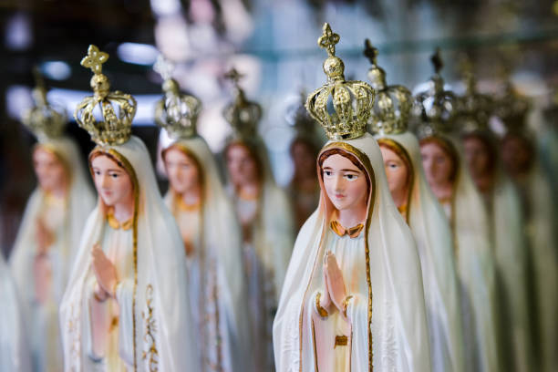 plaster statues of our lady of fatima - fatima imagens e fotografias de stock