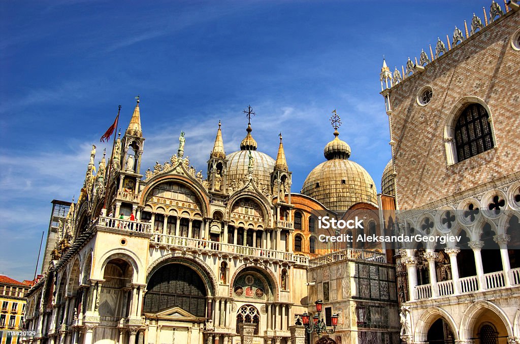 La Cattedrale di St. Marks e Piazza Venezia, Italia. - Foto stock royalty-free di Basilica
