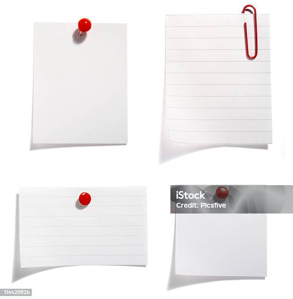 Papier Noten Mit Rotclip Stockfoto und mehr Bilder von Ankündigung - Ankündigung, Anschlagbrett, Büroklammer