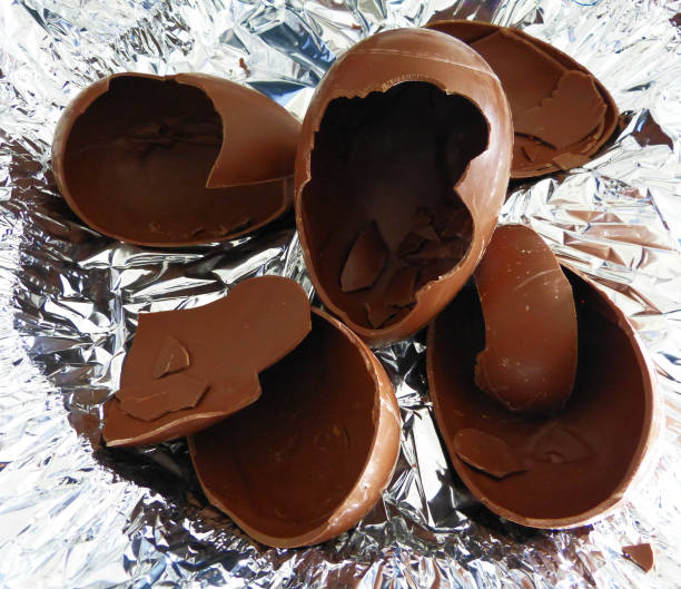 Brown Broken Chocolate Egg Cracked Shell Two Halves Stock Illustration -  Download Image Now - iStock