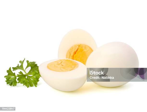 Варёное Яйцо — стоковые фотографии и другие картинки Варёное яйцо - Варёное яйцо, Белый фон, Без людей