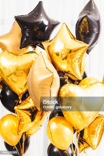 Foto de Dias Especiais Decoração Fantasia Festa Balões e mais fotos de stock de Balão - Decoração - Balão - Decoração, Círculo, Dourado - Descrição de Cor