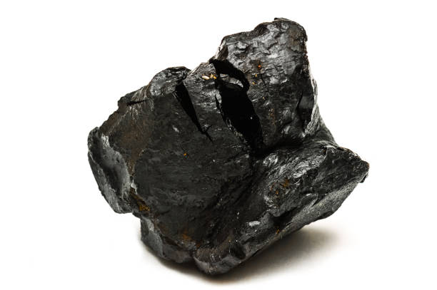 흰색 배경에 고립 된 석탄 조각 - anthracite coal 뉴스 사진 이미지