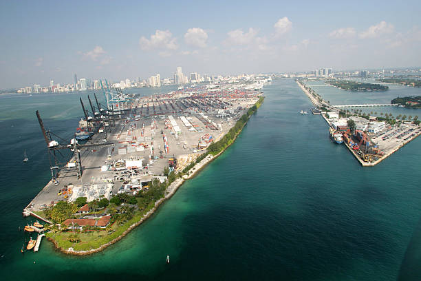 puerto de miami - commercial dock harbor miami florida retail fotografías e imágenes de stock