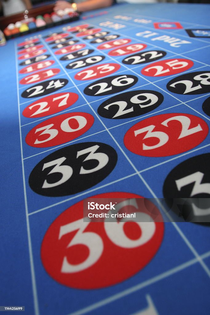 La ruleta en un casino - Foto de stock de Alegría libre de derechos