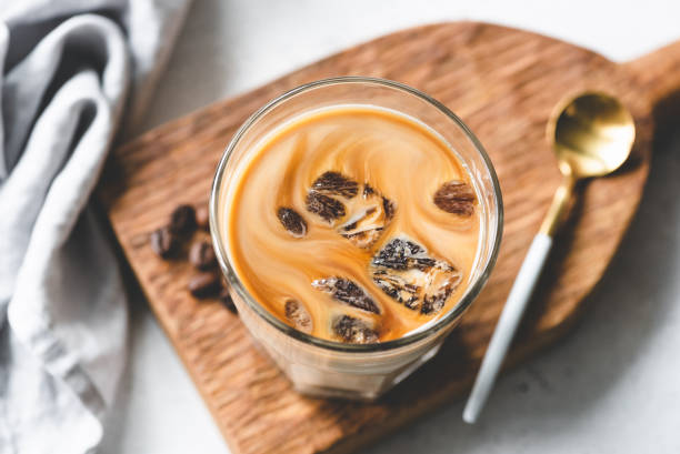 ice coffee in glass closeup view - cappuccino latté coffee high angle view imagens e fotografias de stock