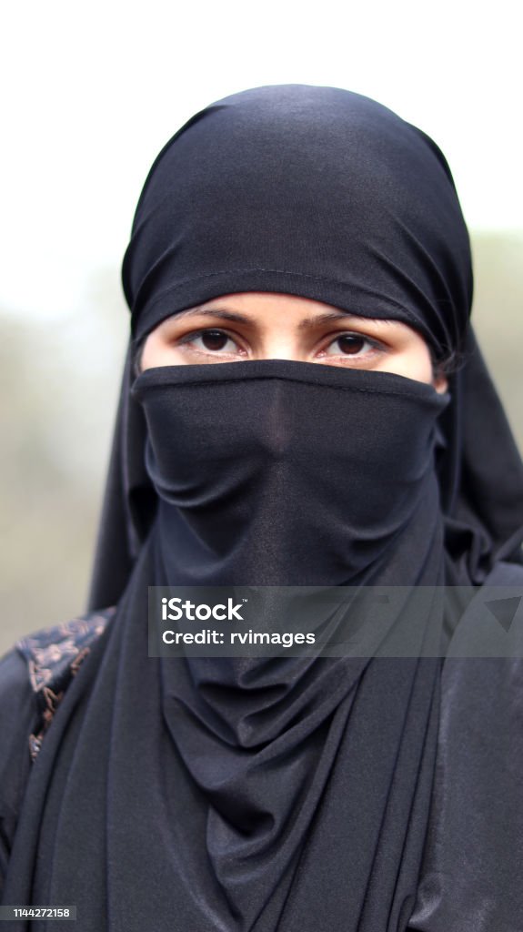 Moslimvrouwen in boerka of godsdienstige kleding - Royalty-free Burka Stockfoto