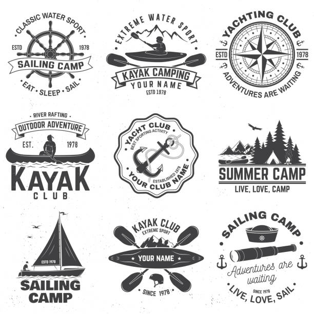 illustrations, cliparts, dessins animés et icônes de ensemble de badges de club de voile, canoë et kayak. vecteur. concept pour chemise, impression, timbre ou tee. conception de typographie vintage avec la montagne, rivière, silhouette de kayakiste. sports nautiques extrêmes. - rafting on a mountain river