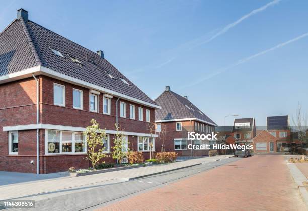 Moderne Hollandse Huizen Stockfoto en meer beelden van Nederland - Nederland, Huis, Straat